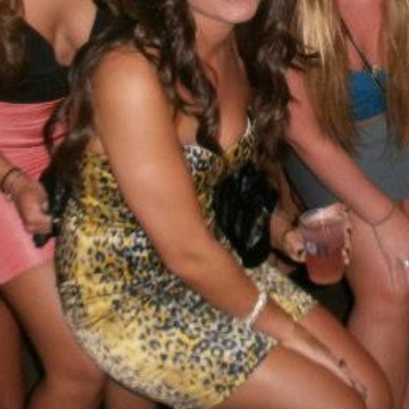 Guess -Hot! Yellow leopard mini dress - Picture 8 of 8